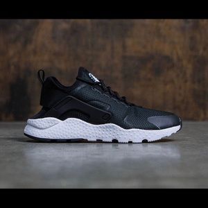 Nike black and white huarache ultra